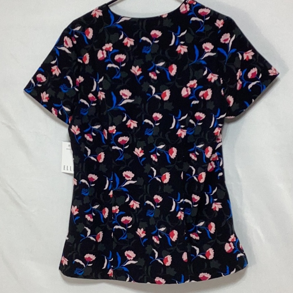 Lot of 3 scrub tops Elle and White Cross . Size small. - Picture 5 of 13